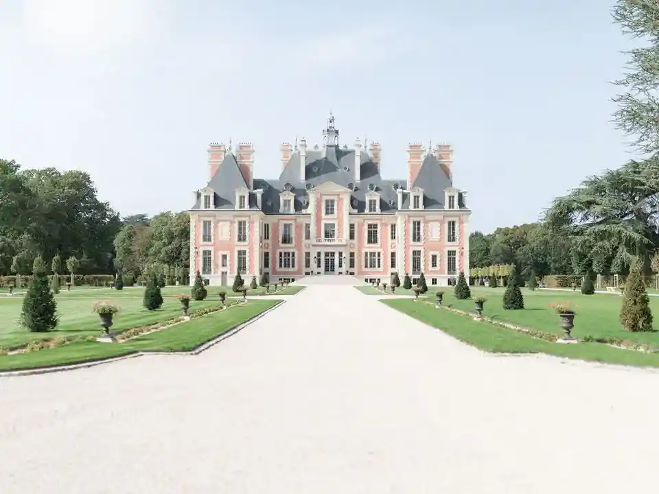 Le chateau de Nainville Les Roches