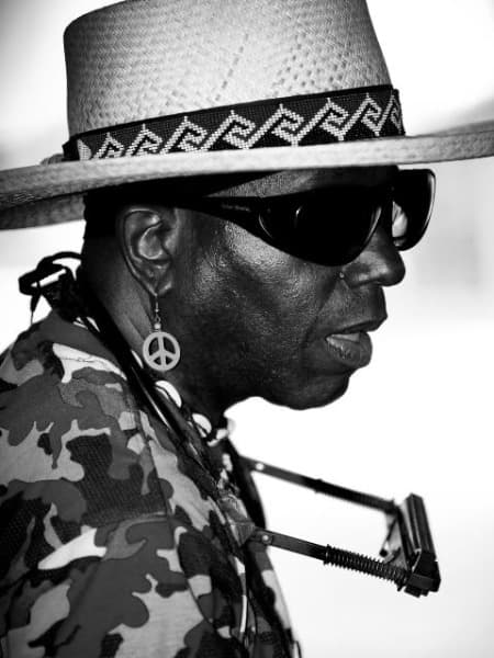 Joueur harmonica