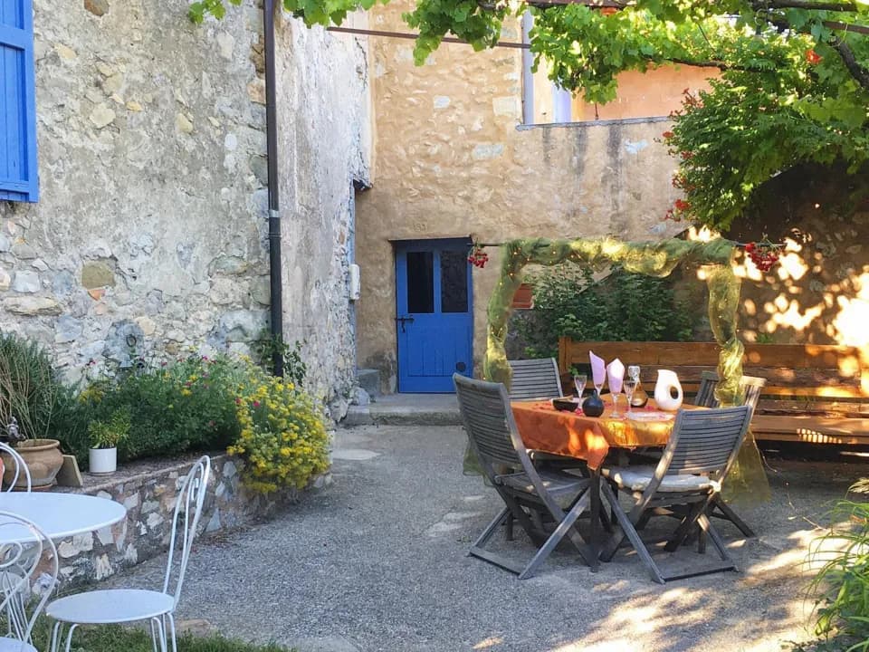 Photo 1