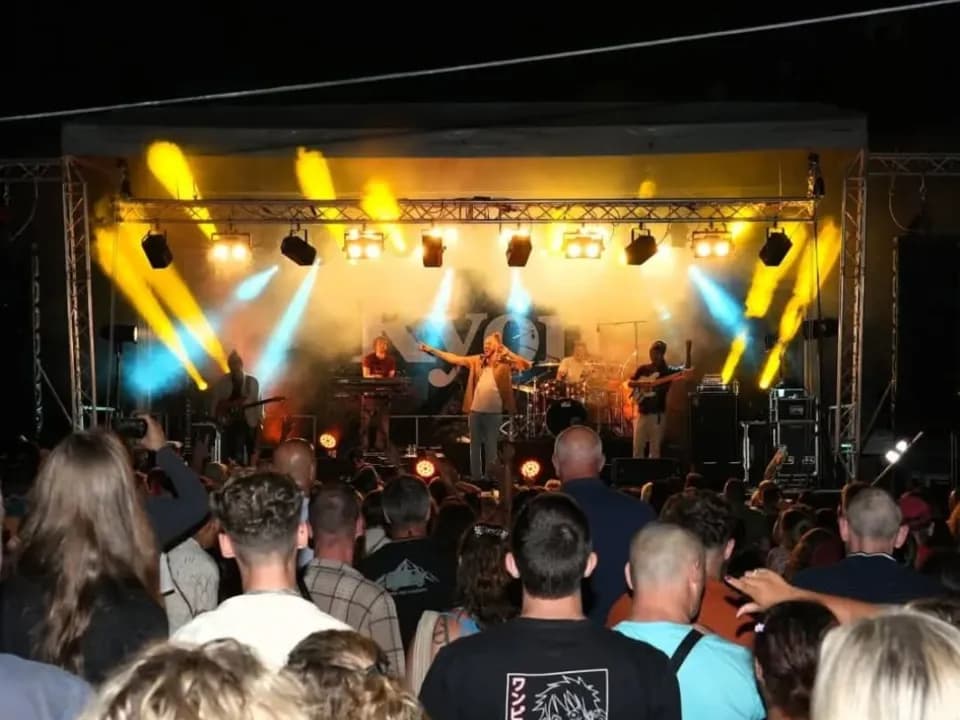 Photo 1