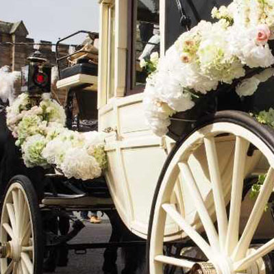 Louer une calèche pour un mariage romantique !