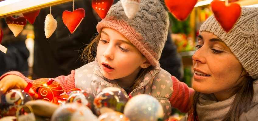 Marché de Noël : une sculpture sur glace comme animation principale