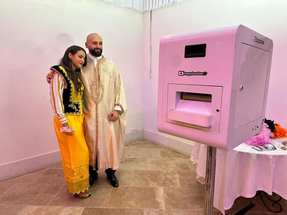 HAPPYFACEBOX - PHOTOBOOTH