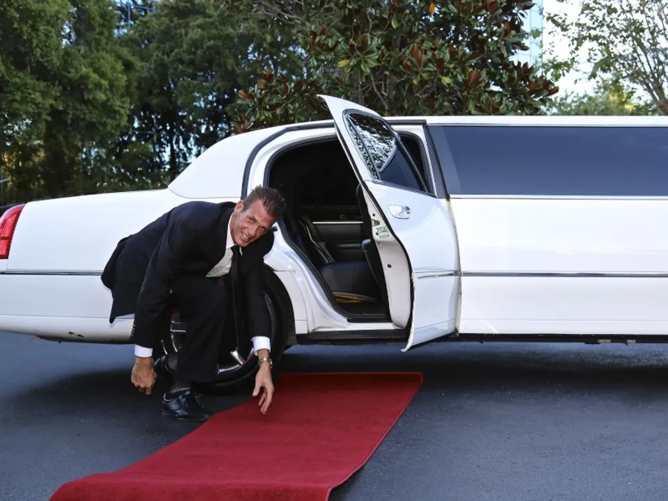 LUXURYS LIMOUSINES