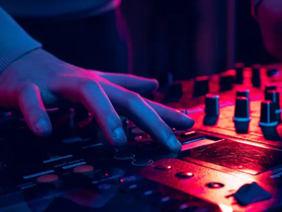 ALEXANDRE DUHAMEL DJ