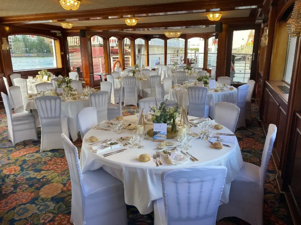 SEINE RÉCEPTION PRÉSENTE LE PARIS