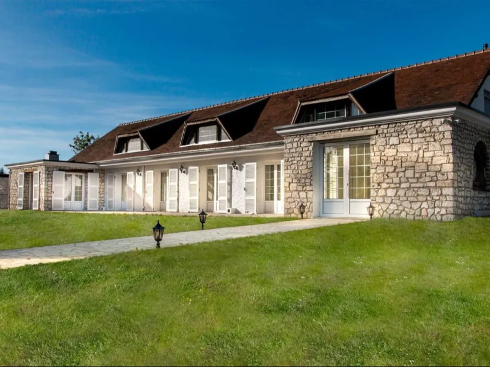 LA VILLA DES BORDS DE SEINE