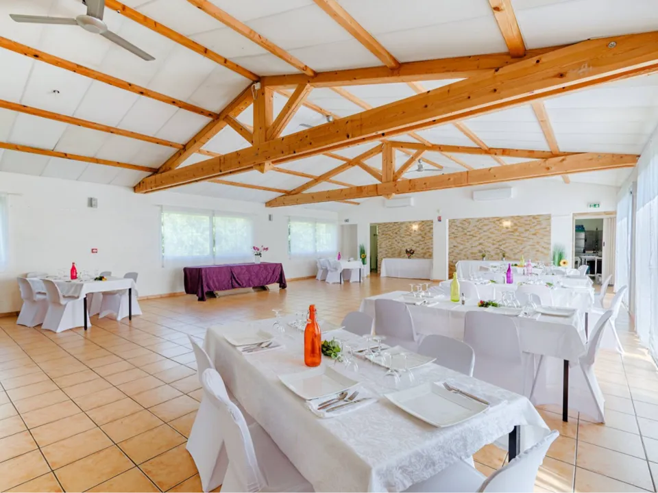 LA TABLE DES ARBOUSIERS