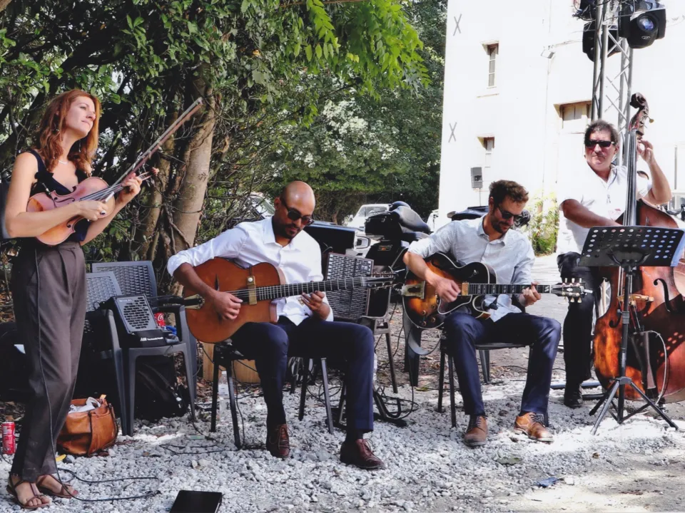 DjangoBlackBand