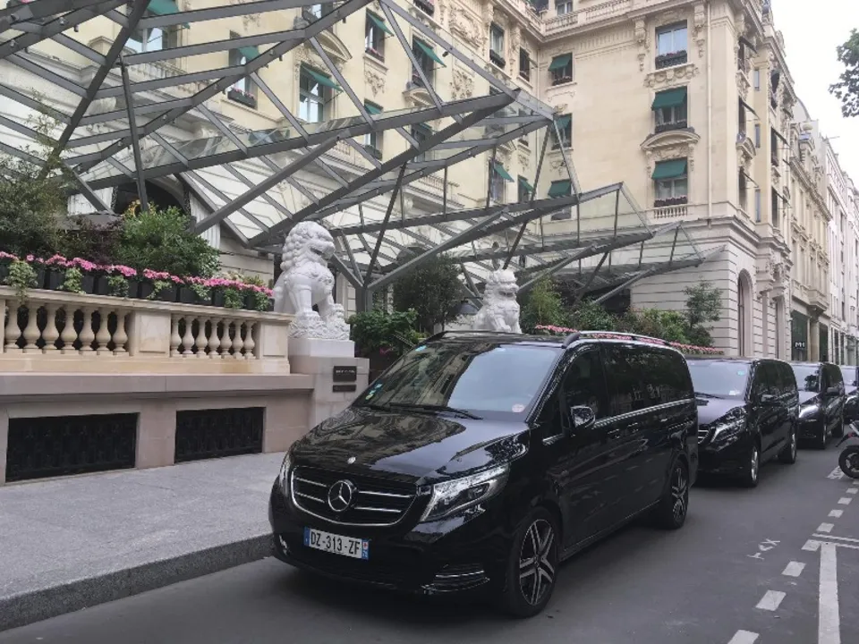 FIRST CLASS LIMOUSINES SERVICE