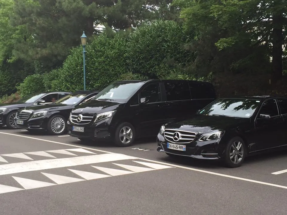 GOLDEN WAYS LIMOUSINE