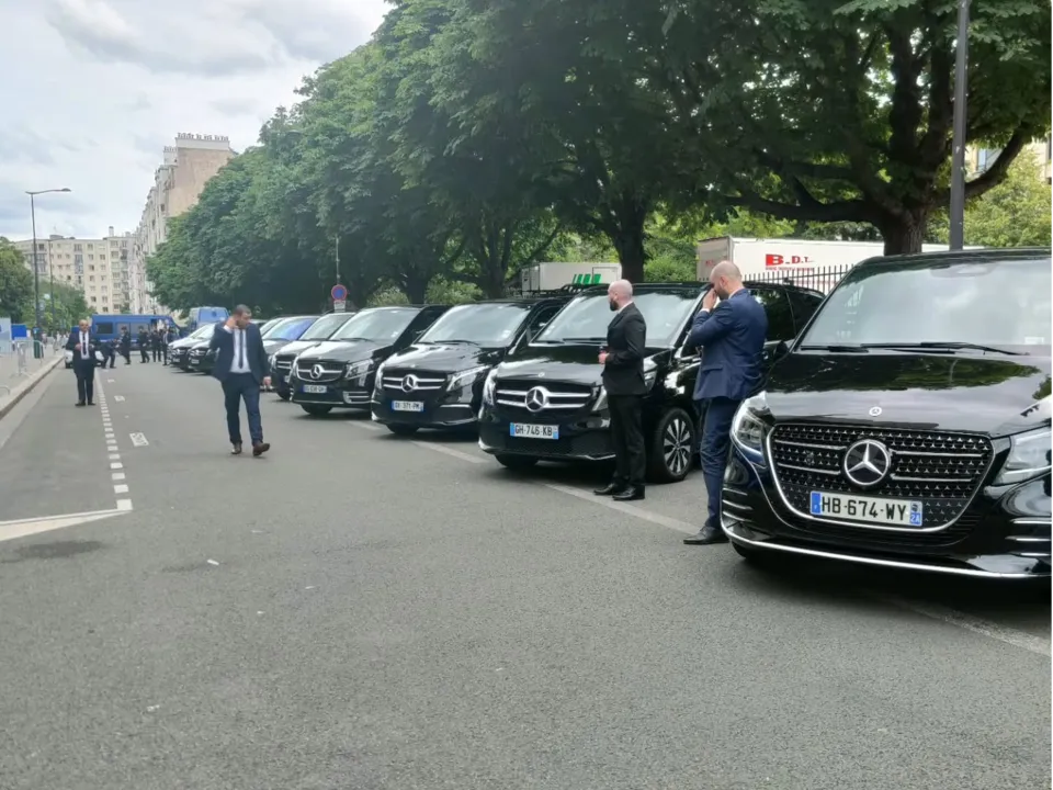 FIRST PRESTIGE PARIS