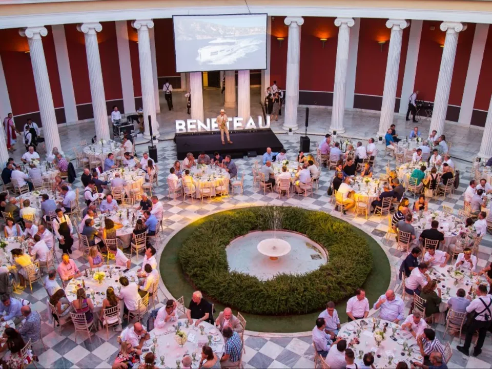 AU-DELÀ ÉVÉNEMENT