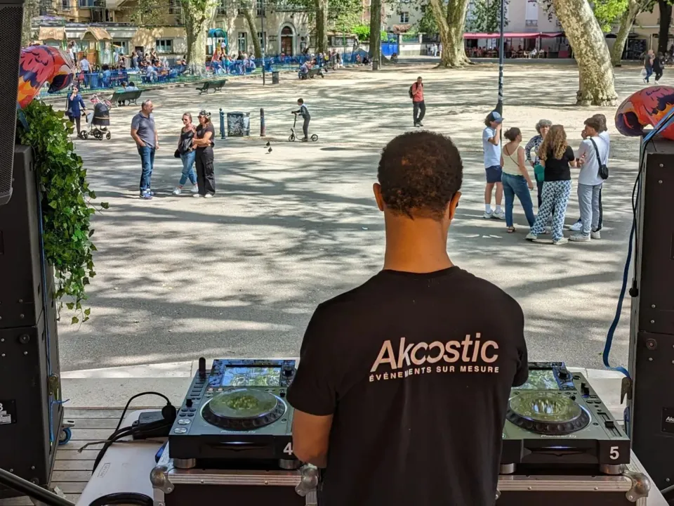 AKOOSTIC