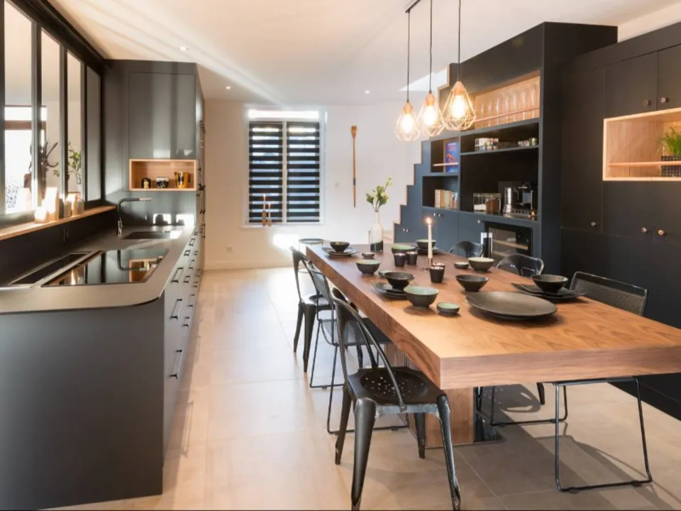 SCÈNES D'INTÉRIEURS