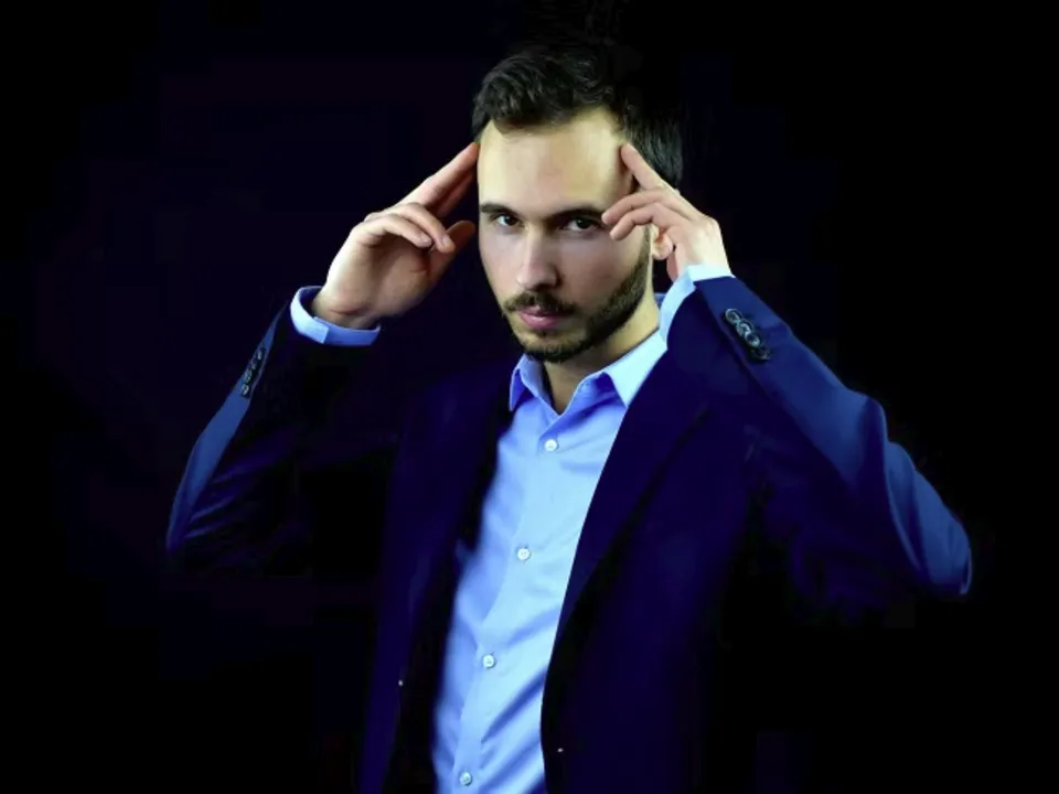 LUCAS NOLAN - MAGICIEN MENTALISTE HYPNOTISEUR