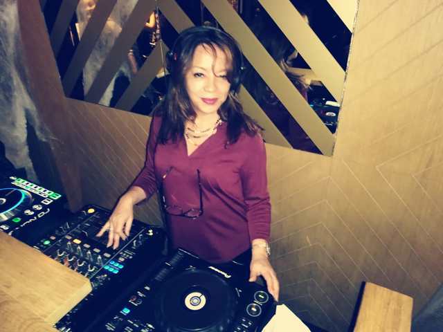 DJ NATALIA LA TROPIKAL