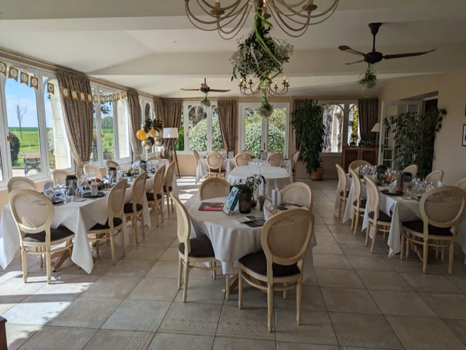 Le Fleuray Hotel Restaurant