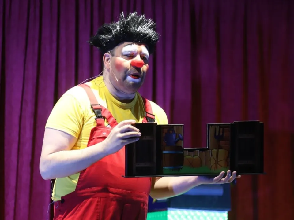 LE CLOWN MAGICIEN