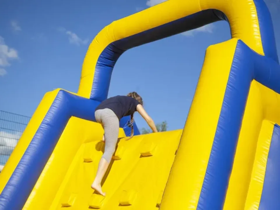 CARREMENT GONFLÉ ET FRANCE RECEPTION