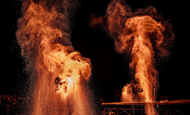 Toutes les vidéos de LES MAGICIENS DU FEU D'ARTIFICE - ARTIFICIER - VAL D  OISE - Acteur Fête France