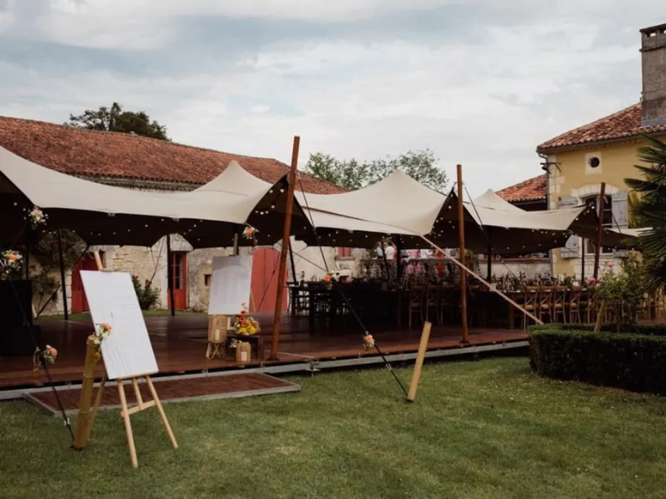 CHAPITEAUX EN PÉRIGORD