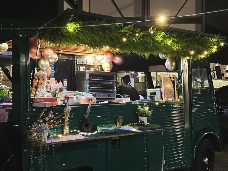 H THE FOOD TRUCK