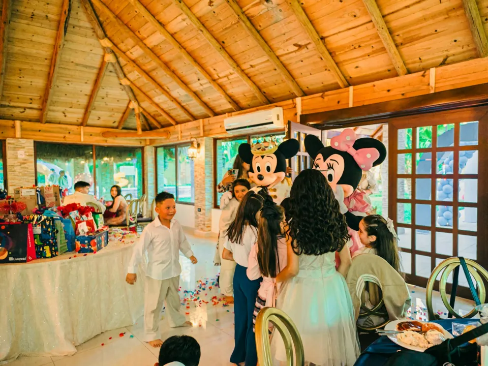 ELIZABETH ET CORNICHON