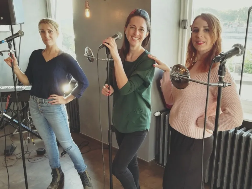 LES NANAS DANS L'RÉTRO