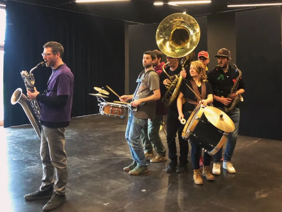 LA FANFARE SAUGRENUE