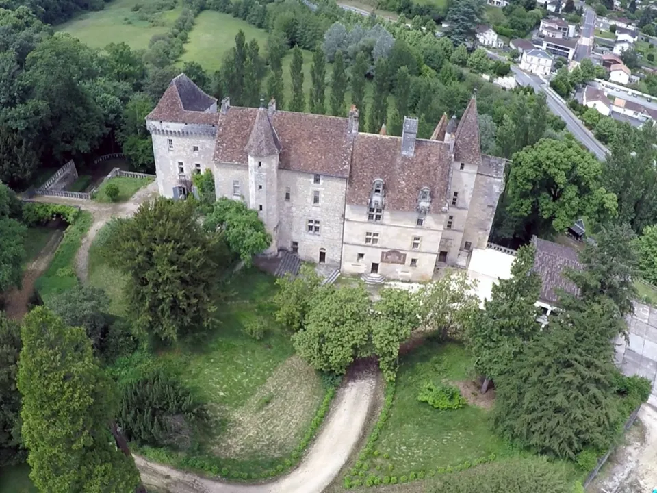 CHÂTEAU L'ÉVÊQUE