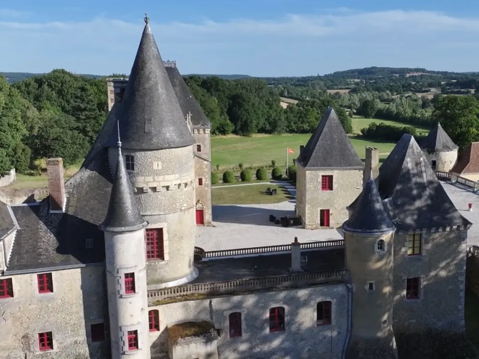 CHÂTEAU DES FEUGERETS