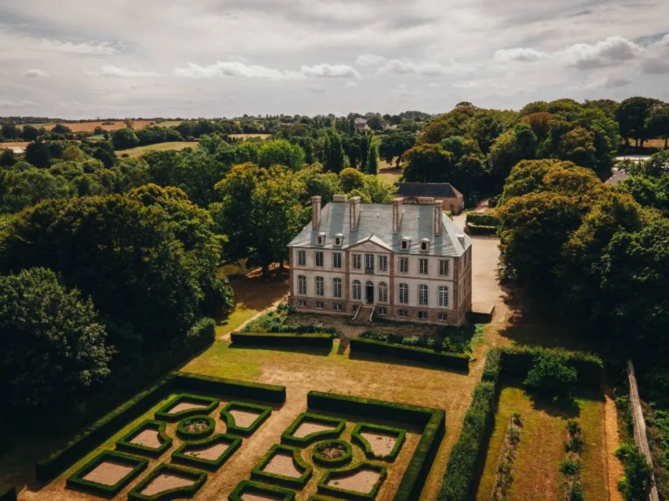 CHÂTEAU DE CARNEVILLE