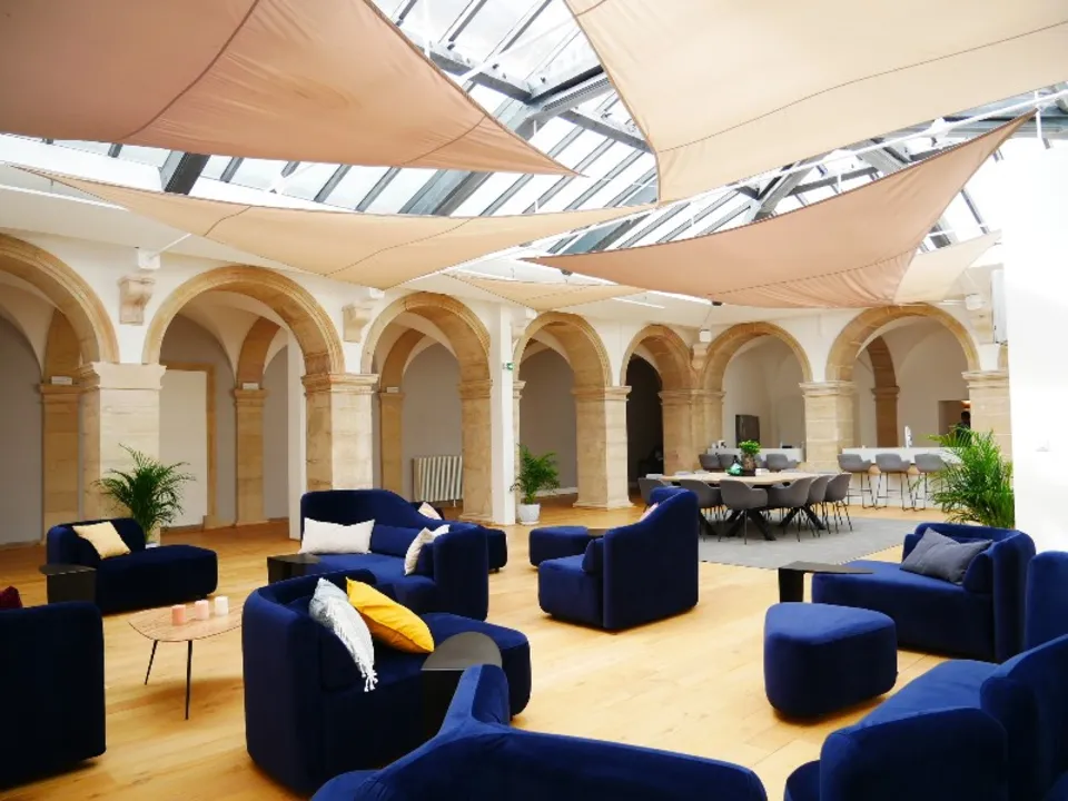 LES SALONS DU CLOÎTRE