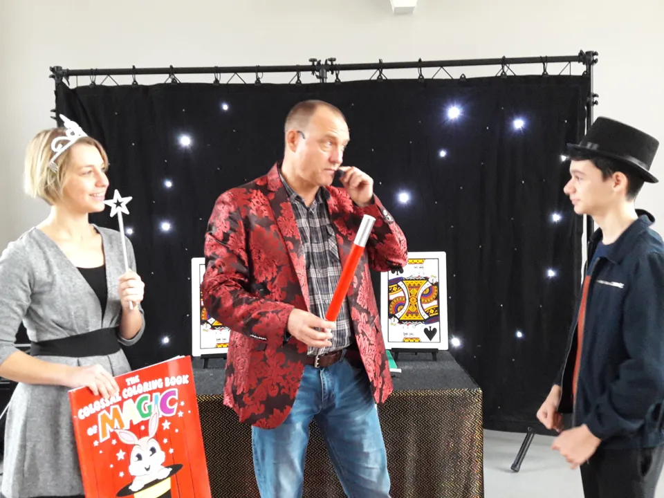 LA MAGIE DE TRÈS PRÈS