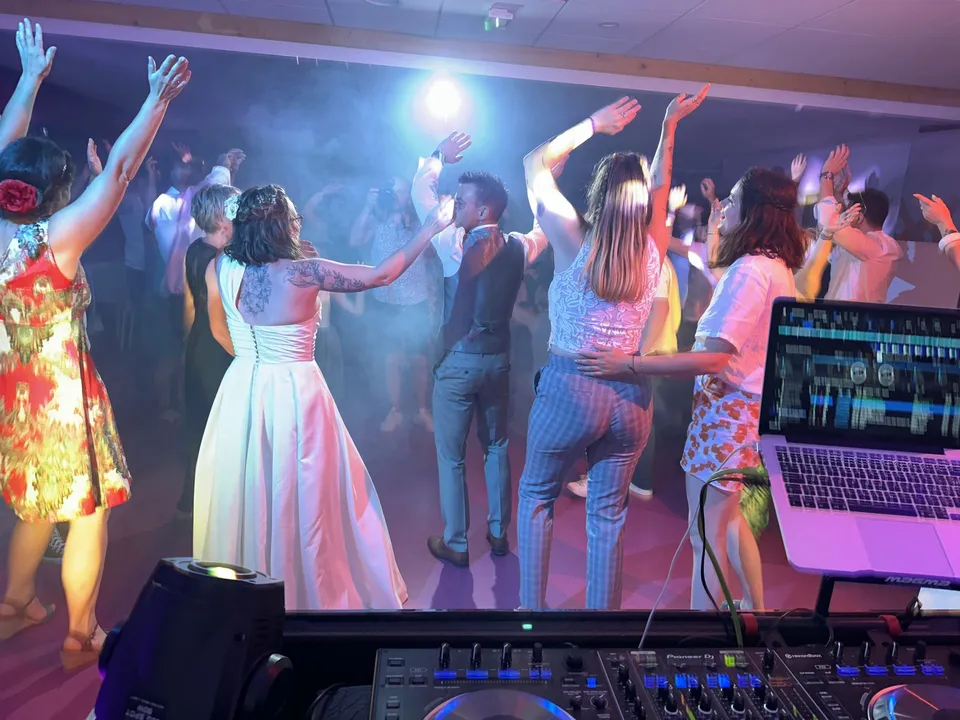 DJ VAN 