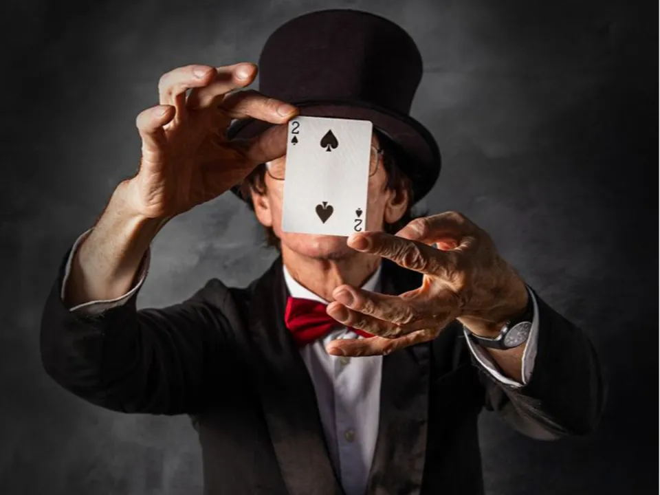 FABIEN ROQUES - ARTISTE MAGICIEN