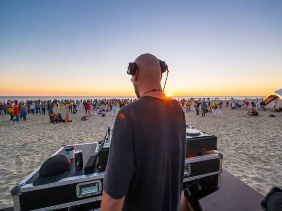 DJ VOLK 
