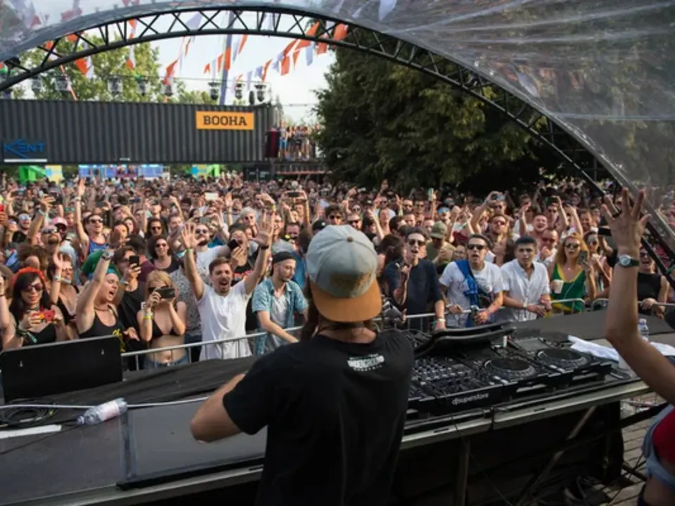 DJ PAT