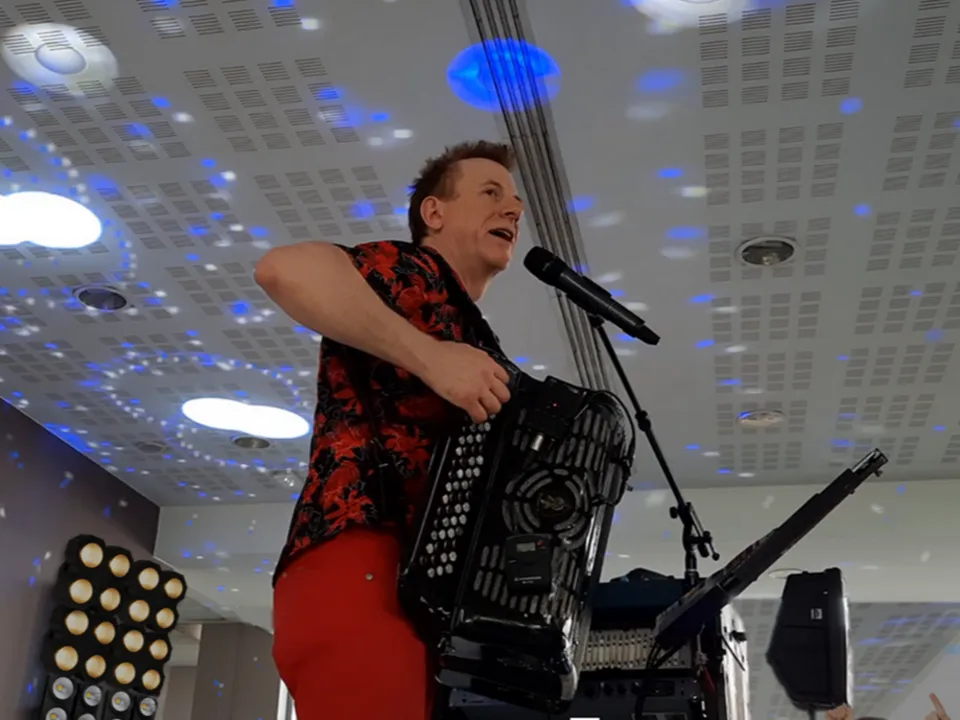 CHRISTIAN BRUT ACCORDÉONISTE