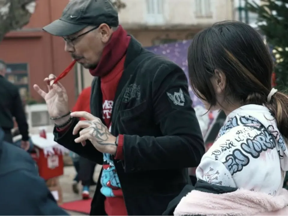 CÉLO MAGICIEN ÉTRANGE