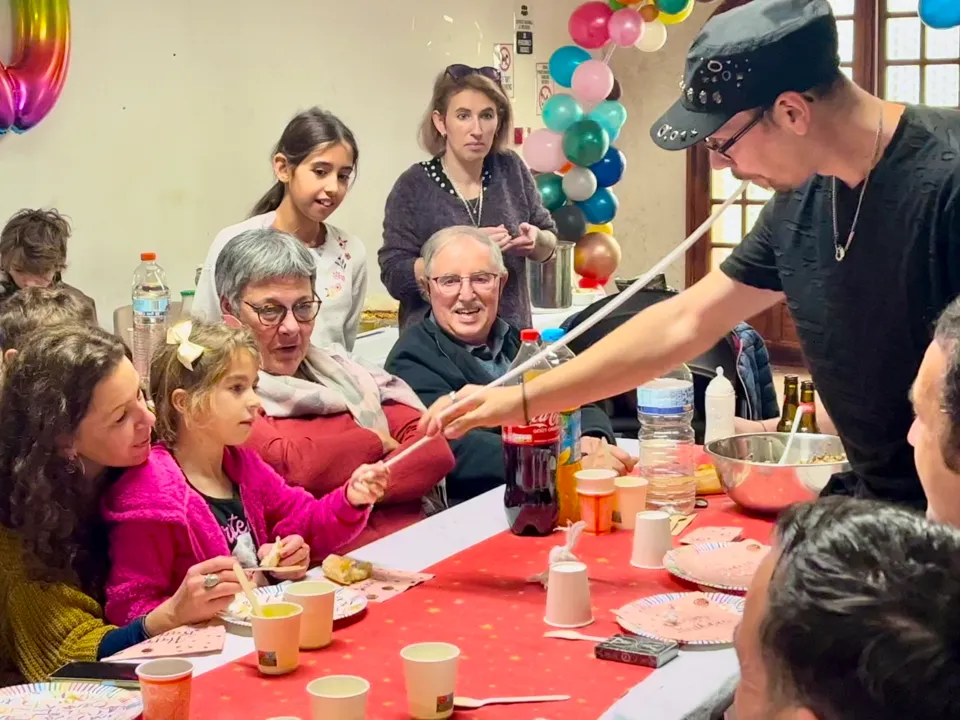 CÉLO MAGICIEN ÉTRANGE