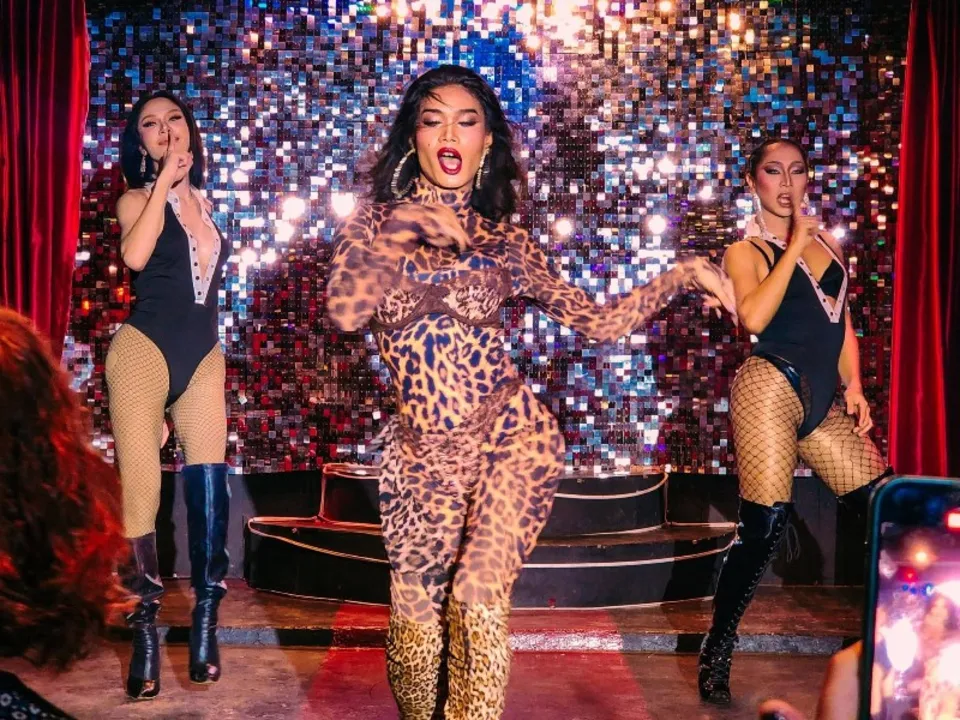 LES QUEENS CABARET