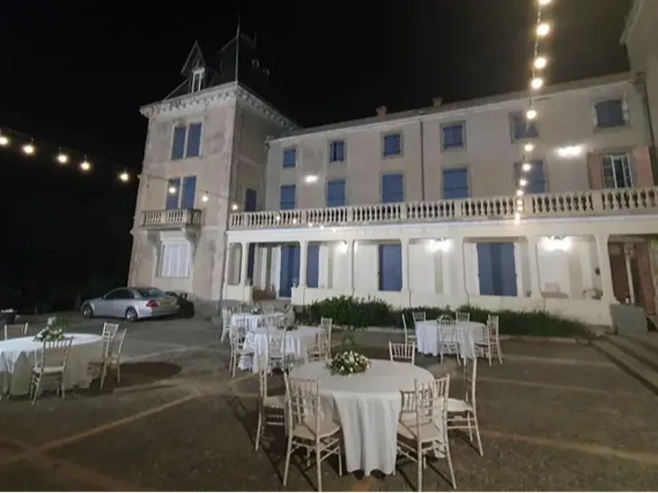 Château Joyeux de Violet