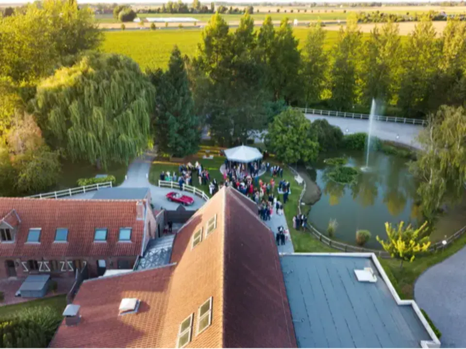 LA CLAIRE FONTAINE ET LE COLOMBIER