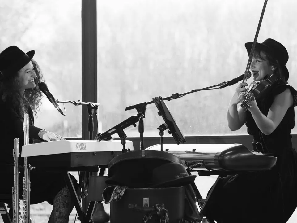 Les Dames Chapeaux