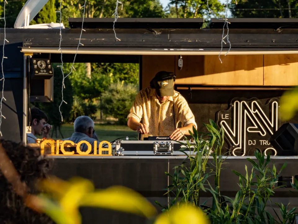 Le Van - DJ Truck