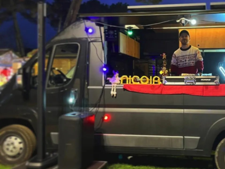 LE VAN - DJ TRUCK