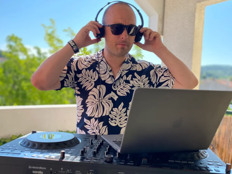 WG COACHDJ