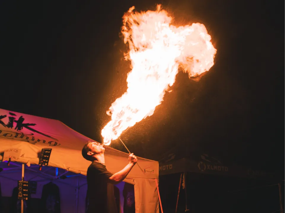 LA TRIBE - SPECTACLES FEU BOLAS ET CRACHEUR DE FEU